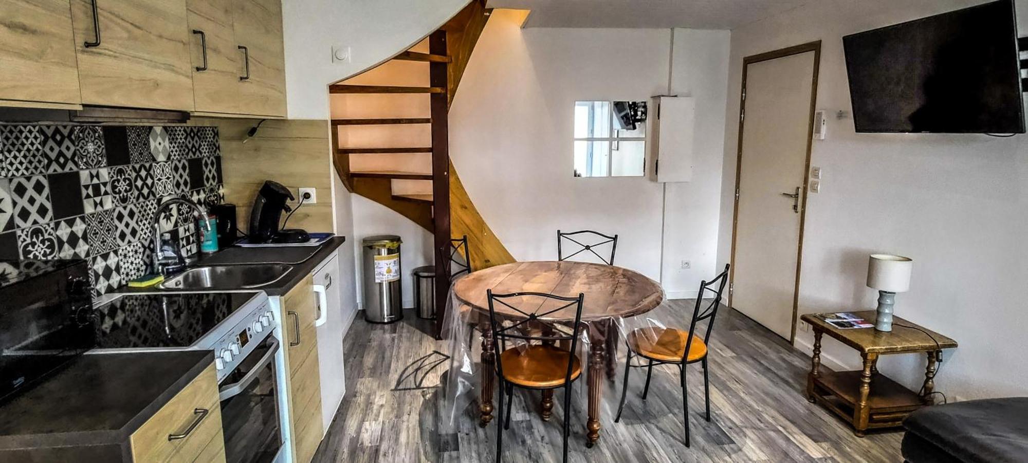 Apartment Duplex Dans Quartier Plein De Charme